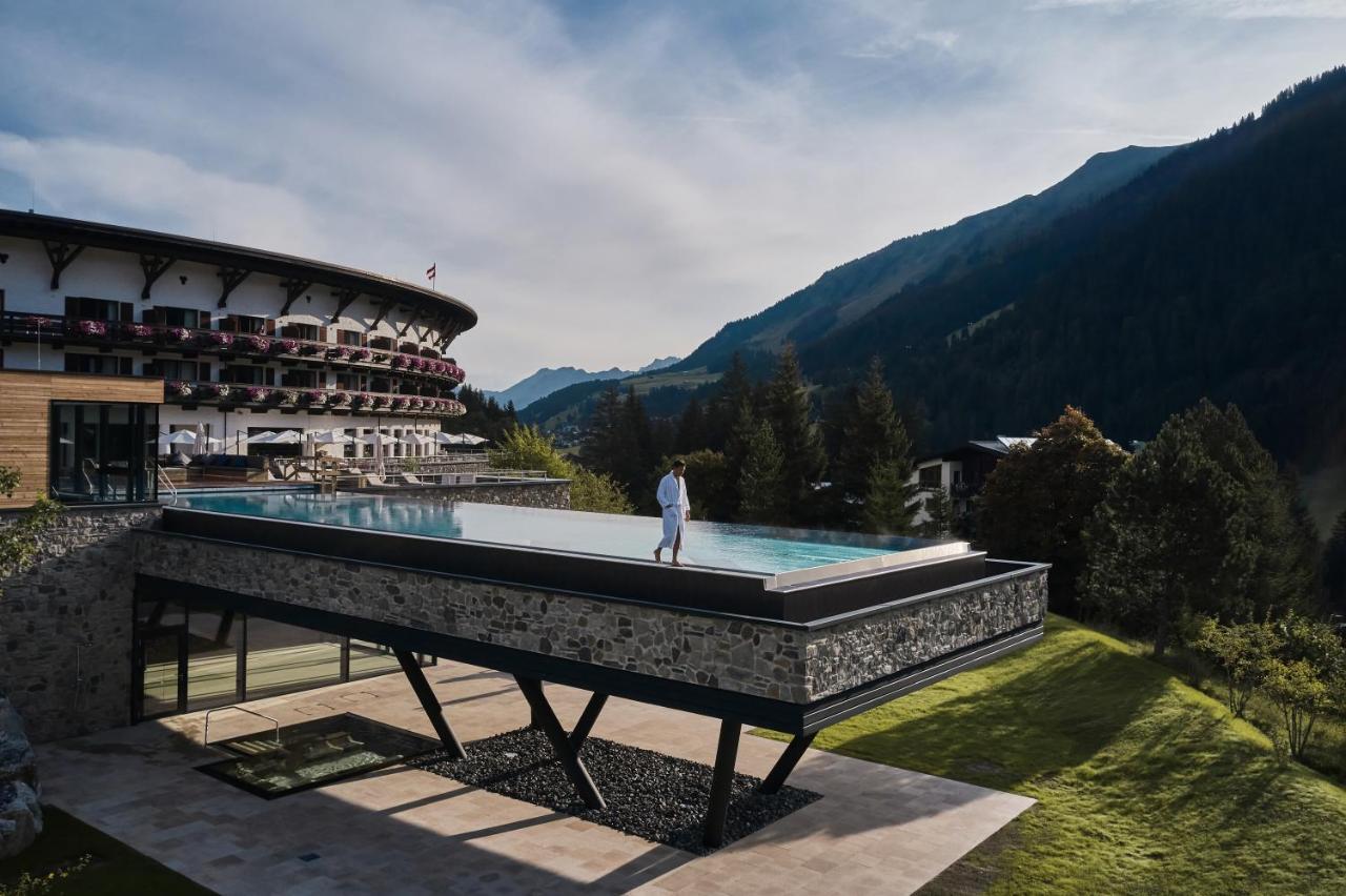A-Rosa Ifen Hotel Kleinwalsertal Hirschegg  Bagian luar foto The swimming pool at the Hotel Axelmannstein