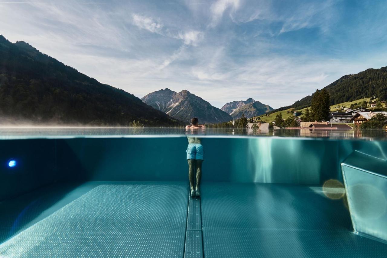 A-Rosa Ifen Hotel Kleinwalsertal Hirschegg  Bagian luar foto The Sky Pool