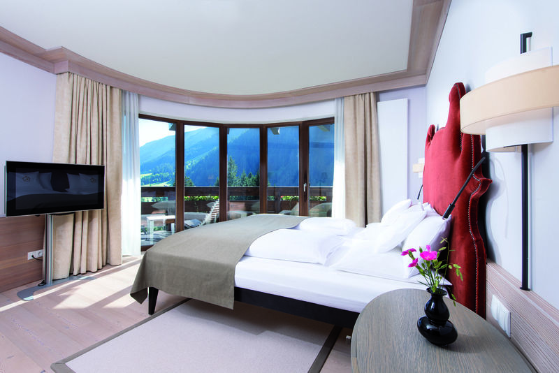 A-Rosa Ifen Hotel Kleinwalsertal Hirschegg  Bagian luar foto A room at the Hotel Axelmannstein