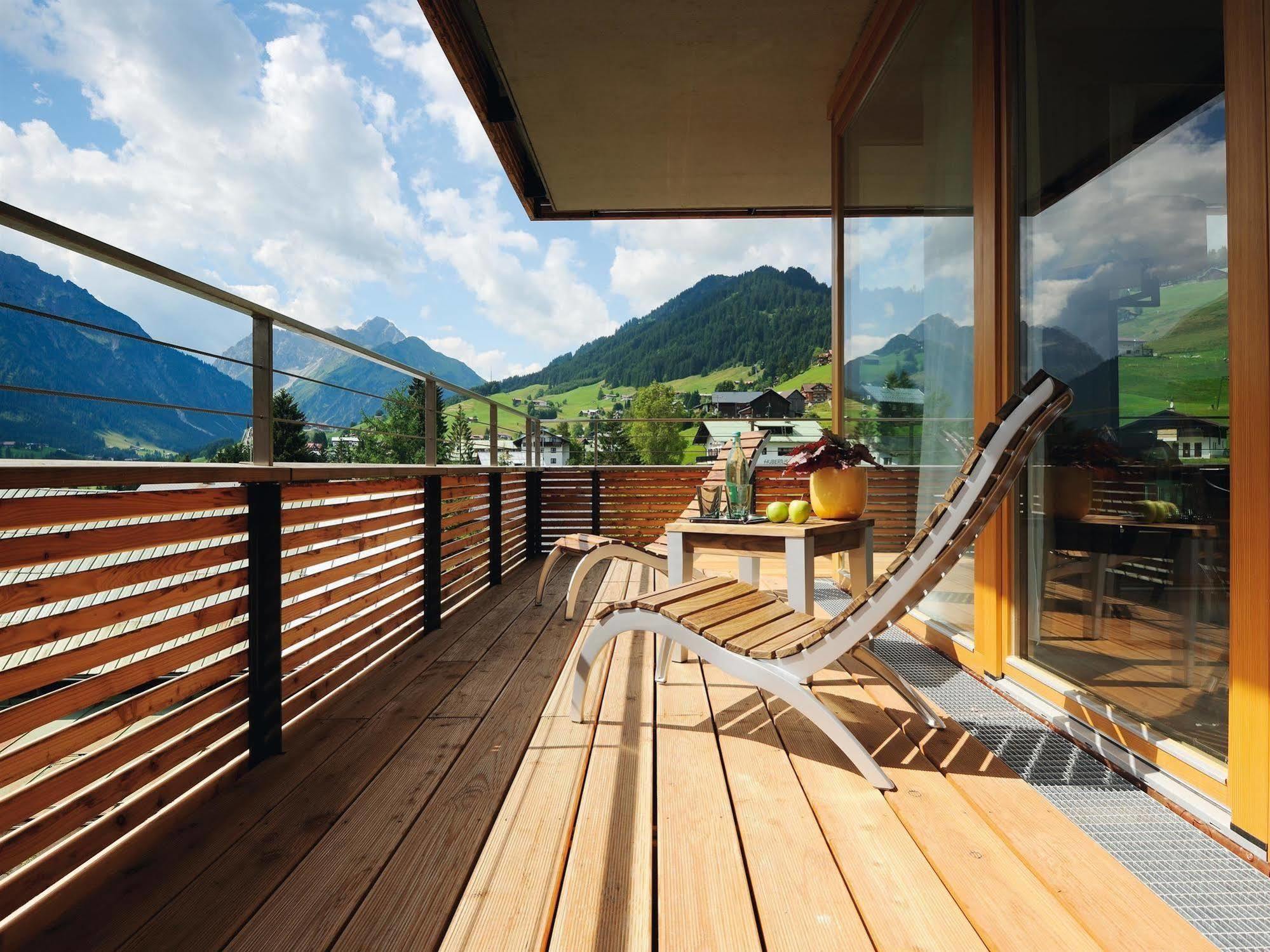 A-Rosa Ifen Hotel Kleinwalsertal Hirschegg  Bagian luar foto A balcony