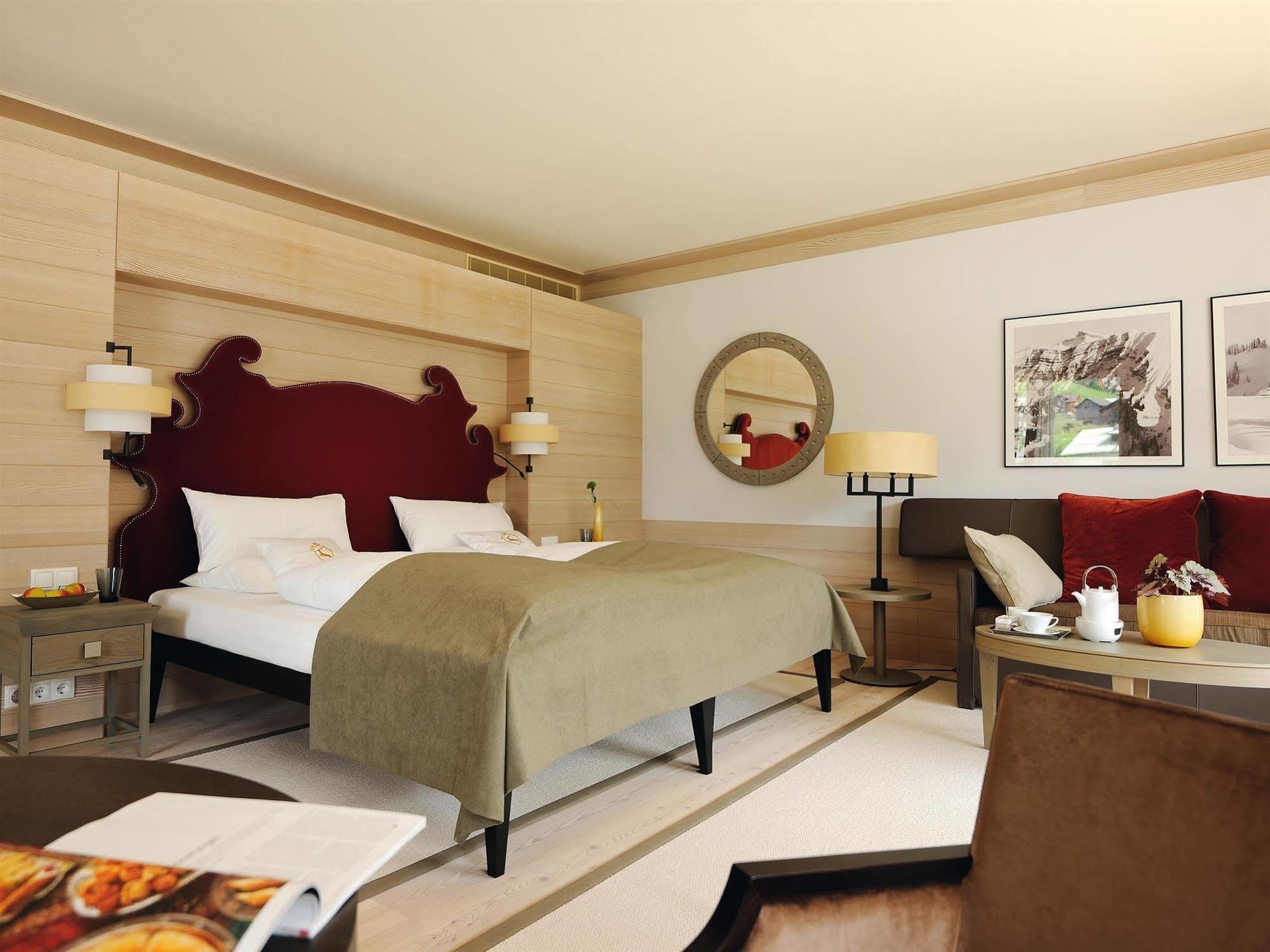 A-Rosa Ifen Hotel Kleinwalsertal Hirschegg  Bagian luar foto A room at the Hotel de Crillon